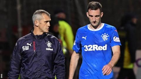 Lee Wallace goes off injured
