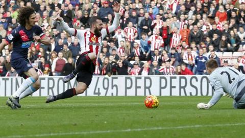 Fabricio Coloccini, Steven Fletcher and Rob Elliot