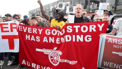 Arsenal fans protest