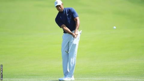 Koepka on charge at U.S. Open as Woods labors