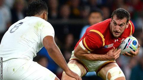 Sam Warburton takes on Billy Vunipola