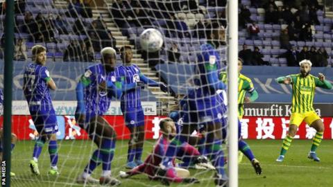 Charlie Austin (right) scores