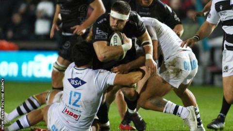 Harrison Keddie of Dragons is tackled by Tomaso Bonti and Marcello Violi of Zebre