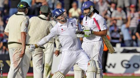 James Anderson and Monty Panesar celebrate after clinching an Ashes 2009 draw for England in Cardiff