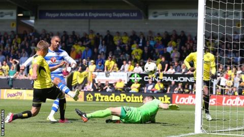 Lewis Grabban scores for Reading