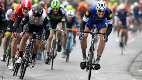 Marcel Kittel (right) wins ahead of Mark Cavendish