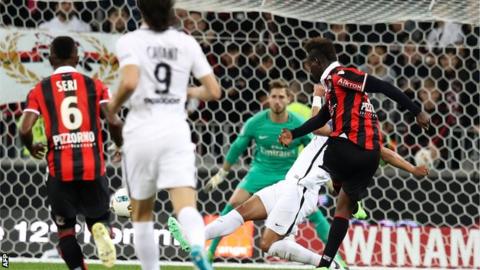 Mario Balotelli (right) has scored 14 goals in 21 Ligue 1 appearances for Nice