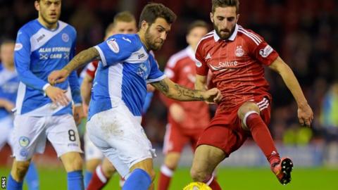 St Johnstone's Ricky Foster and Aberdeen Graeme Shinnie