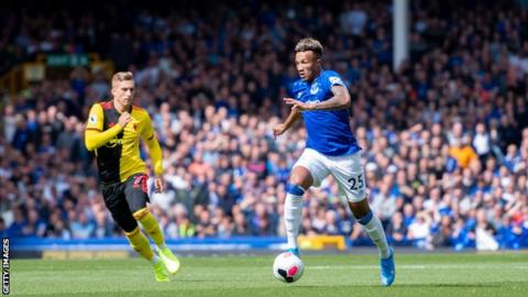 Jean-Philippe Gbamin playing against Watford