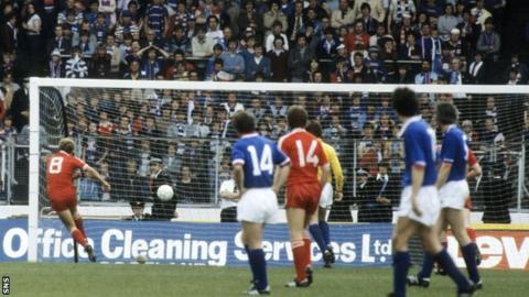 Neale Cooper (8) scores Aberdeen's fourth goal in the 4-1 Scottish Cup final win over Rangers in 1982