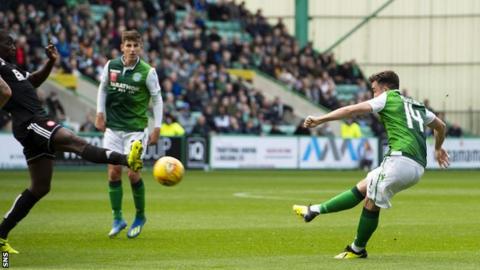 Stevie Mallan scores for Hibernian