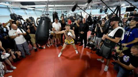 Conor McGregor Floyd Mayweather