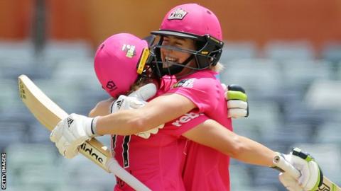 Ellyse Perry and Alyssa Healy