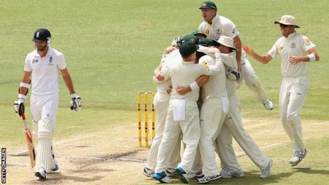 James Anderson and Australia players