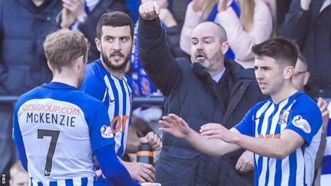 Kilmarnock manager Steve Clarke instructs his players