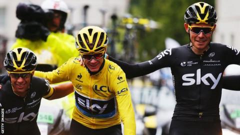 Luke Rowe (right) with Chris Froome (centre)