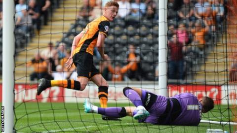 Sam Clucas scores for Hull