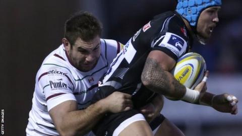 Jebb Sinclair tackles Jack Nowell