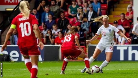 Beth Mead in action against Denmark