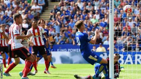 Jamie Vardy scores