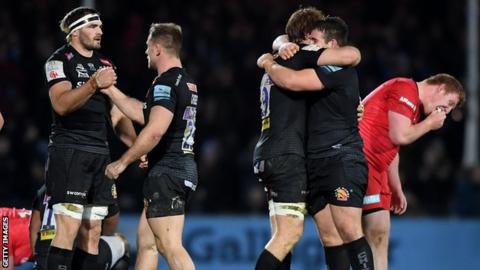 Exeter celebrate beating Saracens