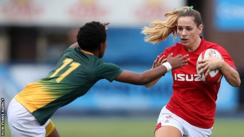 Kerin lake tries to beat Snenhlanhla Shozi