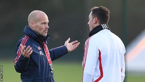 Freddie Ljungberg and Mesut Ozil