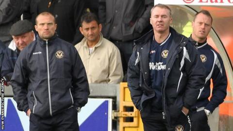 Warren Feeney with John Sheridan during a Newport County game