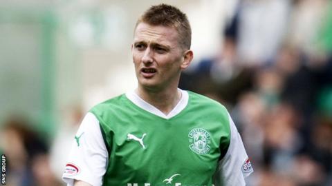 Derek Riordan in action for Hibernian in 2010