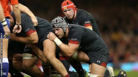 Dan Lydiate at the back of a Wales scrum