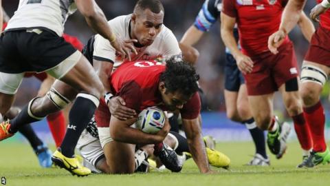 Billy Vunipola scores against Fiji