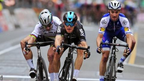 Michal Kwiatkowski (centre) edges out Peter Sagan and Julian Alaphilippe