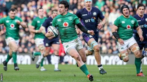 Joey Carbery makes a break in the lead up to Keith Earls try