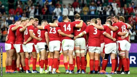 Wales rugby huddle