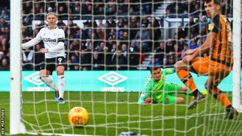 Martyn Waghorn goal