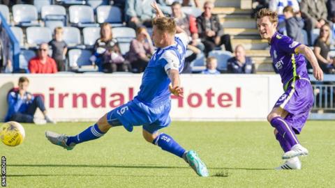 Liam Henderson bangs in the second goal for Hibs