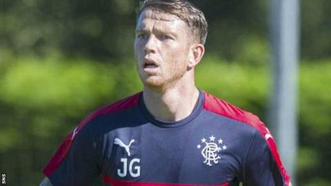 Joe Garner trains with Rangers