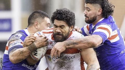 Mose Masoe tries to break through two challenges