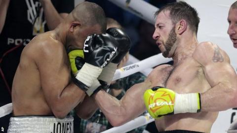 Enzo Maccarinelli in action against Roy Jones Jr