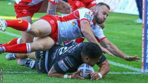 Bureta Faraimo scores for Hull FC against Hull KR