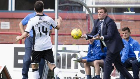 St Johnstone manager Tommy Wright tries to speed up his side