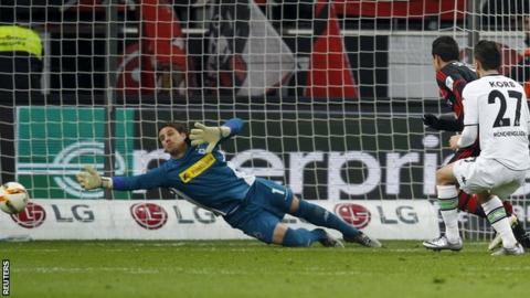 Javier Hernandez scores for Bayer Leverkusen against Borussia Monchengladbach