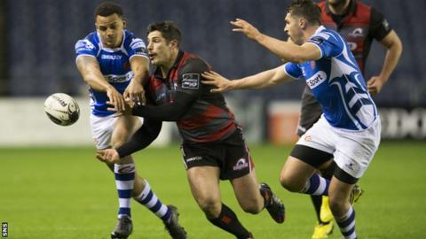 Phil Burleigh offloads for Edinburgh