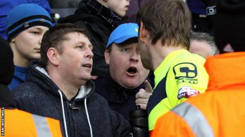 Roy Carroll confronted by fans