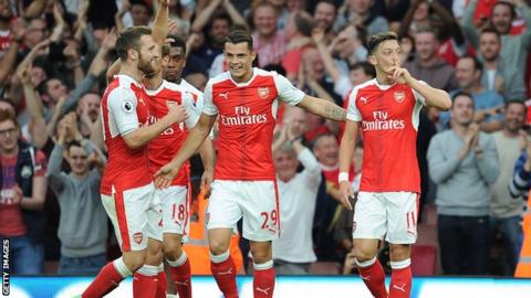 Arsenal players celebrate