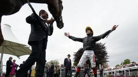 Dettori and Stradivarius have now won their last six races