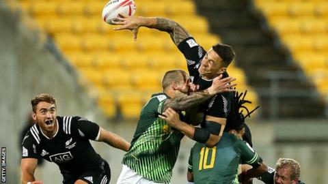 Sonny Bill Williams offloads to Joe Webber