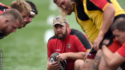 Ceri Jones oversees Dragons scrum training