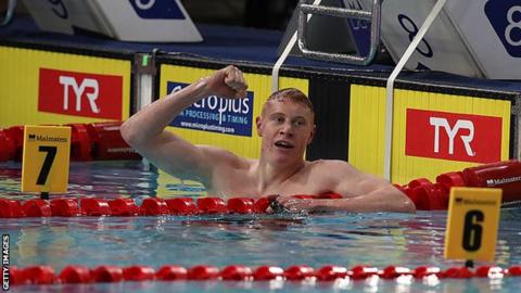 Tom Dean celebrate his silver medal