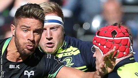 Rhys Webb takes on Leinster